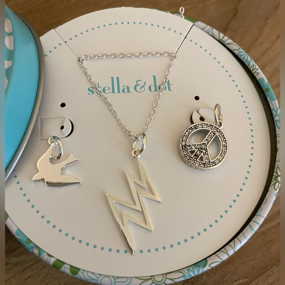 Stella & Dot Girls Charm Necklace (NIB)